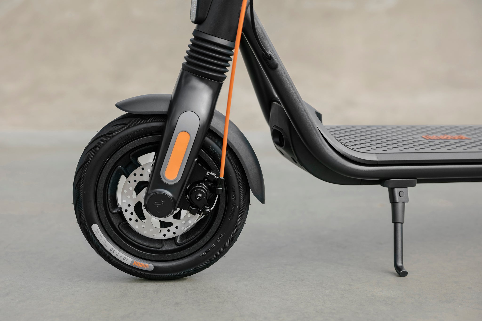 Ninebot KickScooter F2 PRO D Powered by Segway – BE-SCooTER® SToRE oNLINE!